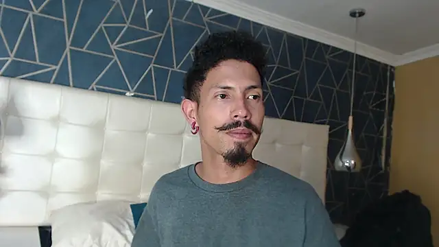 NoaahTylor online show from February 12, 2026, 8:26 pm