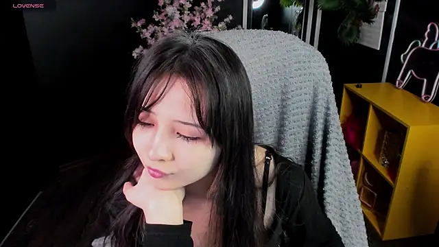 Snapshot of May_Ling chatting on April 12, 2026, 10:42 am May Ling online show from April 12, 2026, 10:42 am