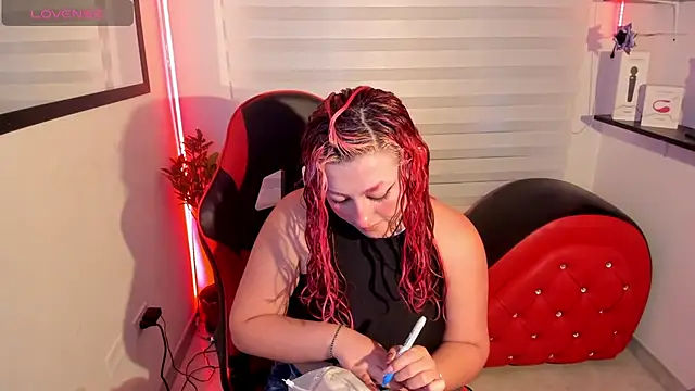 Emily Jonesh online show from April 30, 2026, 12:22 pm