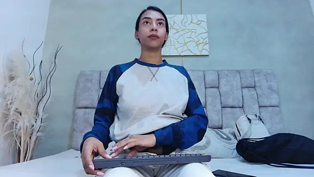 MelanyStone  online show from May 12, 2026, 1:52 pm