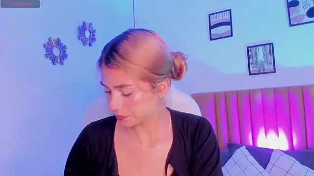 Chris Velvett online show from April 28, 2026, 7:52 pm