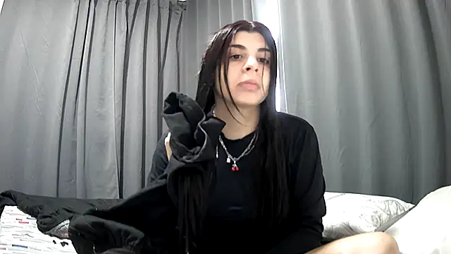 violetazein7 online show from April 6, 2026, 6:42 pm