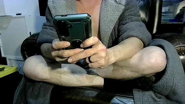 Snapshot of ShadowLove85 chatting on February 14, 2026, 5:04 am ShadowLove85 online show from February 14, 2026, 5:04 am