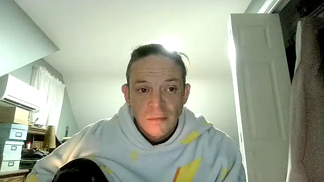 Snapshot of ShadowLove85 chatting on April 4, 2026, 1:59 am ShadowLove85 online show from April 4, 2026, 1:59 am