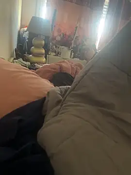 longuebitenoire971 online show from April 26, 2026, 2:37 pm