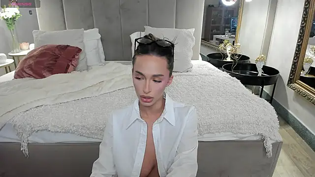 EvaK  online show from February 17, 2026, 5:26 am