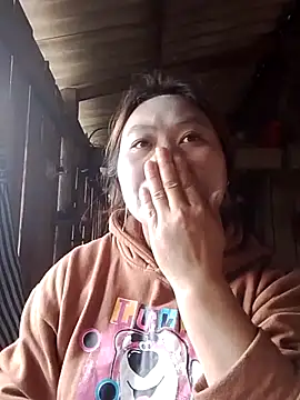 bany-lee online show from May 4, 2026, 1:56 am