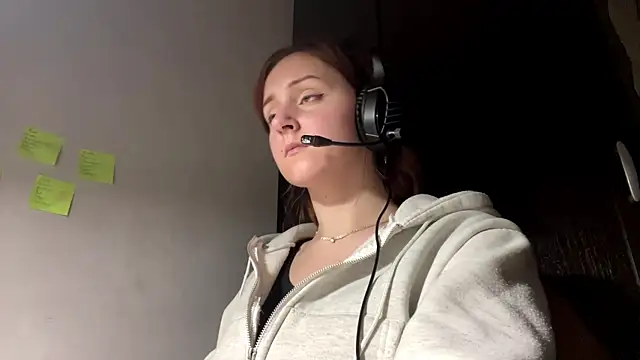 WendieFranzeo online show from February 17, 2026, 6:58 pm