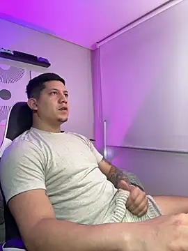 Snapshot of _robertobaggioo chatting on March 31, 2026, 1:00 pm robertobaggioo online show from March 31, 2026, 1:00 pm