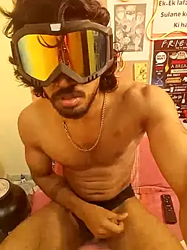 Snapshot of Yk_physique chatting on April 17, 2026, 4:10 pm Yk physique online show from April 17, 2026, 4:10 pm