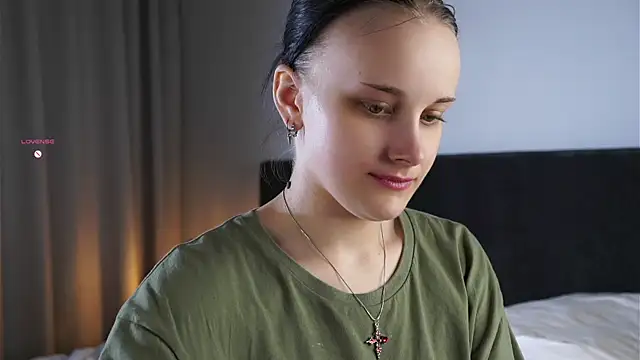 KirstinMcgeady online show from June 12, 2026, 12:37 pm