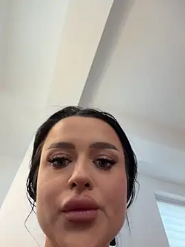 Katty Pery online show from April 30, 2026, 2:01 pm