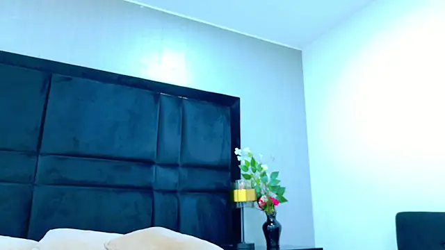 HollyOlson online show from June 10, 2026, 7:35 pm
