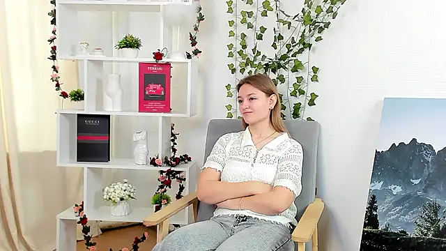 KaceyReddout online show from February 13, 2026, 4:19 am