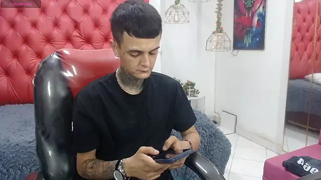 Snapshot of benjamin_anthony chatting on April 10, 2026, 4:06 am benjamin anthony online show from April 10, 2026, 4:06 am