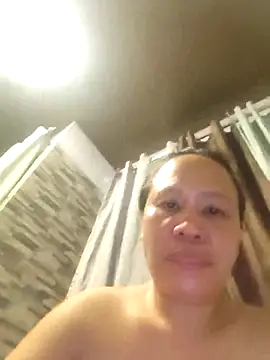 squirtshantal online show from May 3, 2026, 9:48 am