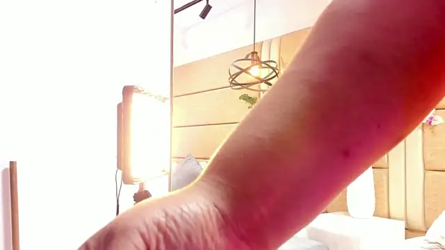 VanessaLanz online show from May 4, 2026, 12:23 pm