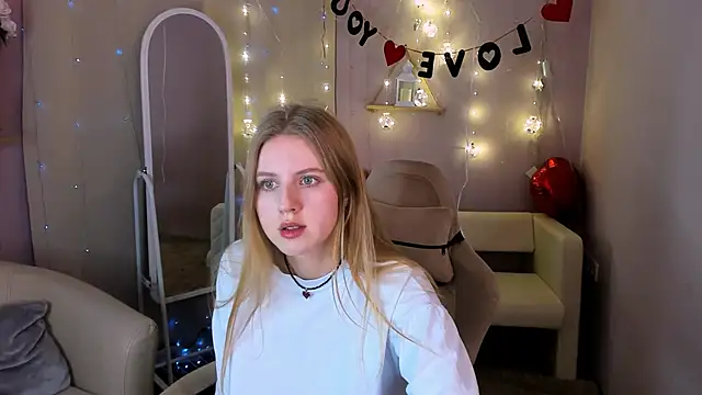 Kelly  White online show from February 12, 2026, 2:56 pm