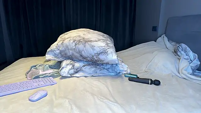 Snapshot of yourselenas chatting on March 19, 2026, 3:49 pm yourselenas online show from March 19, 2026, 3:49 pm