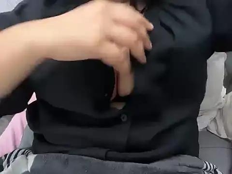 hugeindiantitties online show from February 25, 2026, 3:27 am