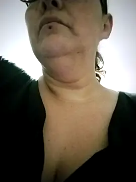  Saraqueen online show from March 19, 2026, 2:59 am