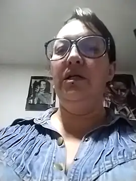  Saraqueen online show from April 3, 2026, 3:37 am