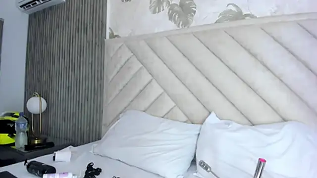 SarahRizof online show from March 28, 2026, 5:07 am