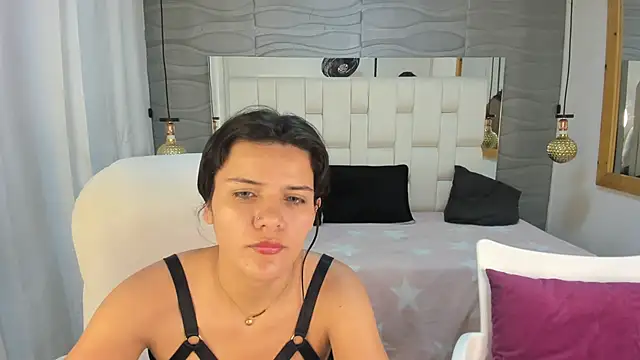 Veyra sereny online show from March 3, 2026, 10:59 pm