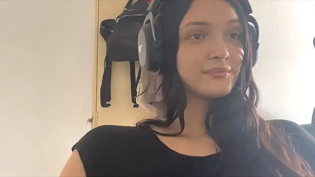 Snapshot of LourieRinghouse chatting on February 14, 2026, 4:04 pm LourieRinghouse online show from February 14, 2026, 4:04 pm