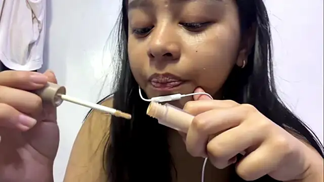 Snapshot of LinnieTieu chatting on February 16, 2026, 3:24 am LinnieTieu online show from February 16, 2026, 3:24 am