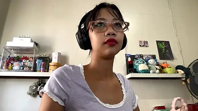 GloryKulikowski online show from February 23, 2026, 1:03 am