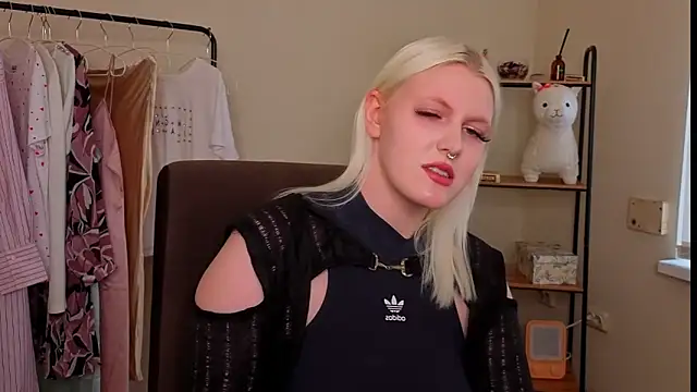 KellyyMcGuire online show from February 12, 2026, 11:27 am