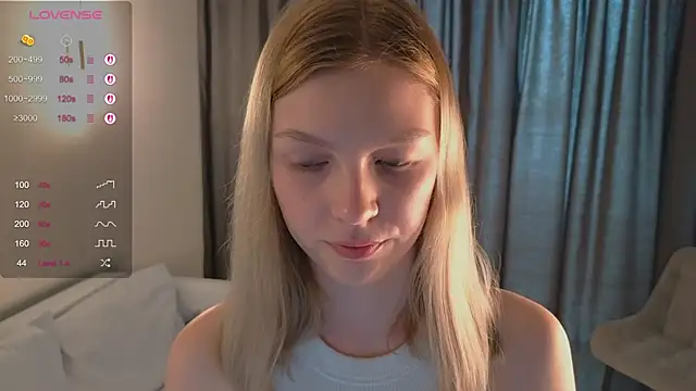 Snapshot of CynthiaaStone chatting on April 3, 2026, 7:17 am CynthiaaStone online show from April 3, 2026, 7:17 am