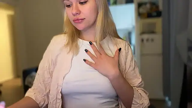 Snapshot of Leylia_Lily chatting on March 9, 2026, 10:41 am Leylia Lily online show from March 9, 2026, 10:41 am