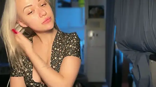 Snapshot of Leylia_Lily chatting on April 11, 2026, 2:32 pm Leylia Lily online show from April 11, 2026, 2:32 pm