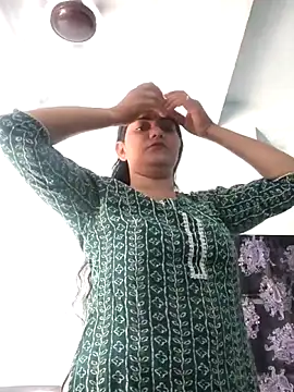 Snapshot of Anushka_Singh0 chatting on April 1, 2026, 10:05 am Anushka Singh0 online show from April 1, 2026, 10:05 am