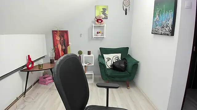 ElviraJoness online show from March 18, 2026, 7:50 pm