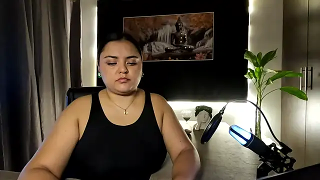 AzaraOnyx online show from June 18, 2026, 1:04 pm