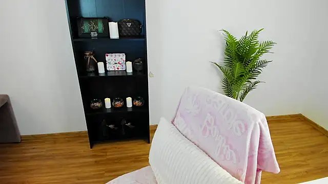 Snapshot of khloe_starrr chatting on April 16, 2026, 1:01 pm khloe starrr online show from April 16, 2026, 1:01 pm