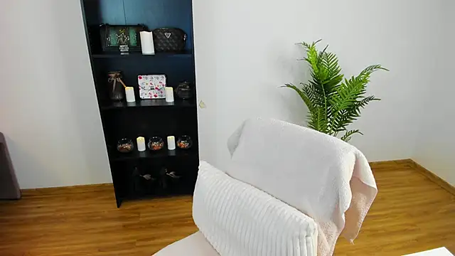 Snapshot of khloe_starrr chatting on April 27, 2026, 4:49 pm khloe starrr online show from April 27, 2026, 4:49 pm