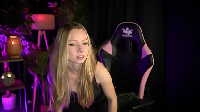 SweetDaisy me online show from March 17, 2026, 4:10 pm