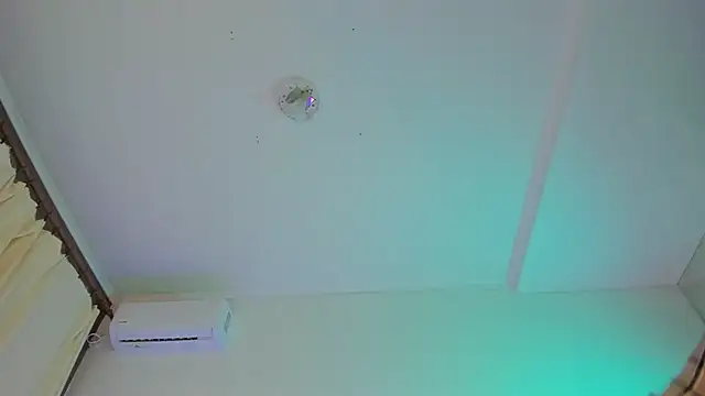 Snapshot of AmandaHoppe chatting on April 10, 2026, 5:12 am AmandaHoppe online show from April 10, 2026, 5:12 am