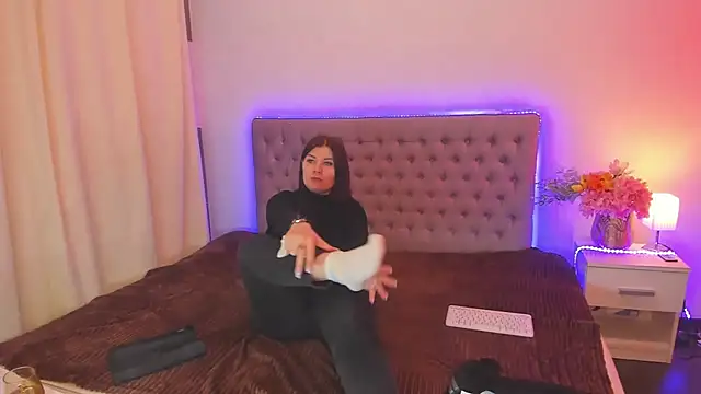 AmandaHoppe online show from May 3, 2026, 5:02 am