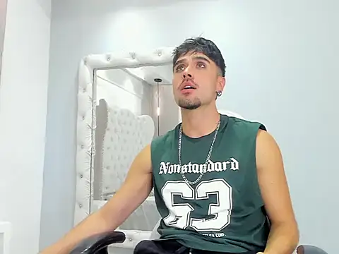 Snapshot of BrunoTurnerr chatting on February 14, 2026, 8:27 pm BrunoTurnerr online show from February 14, 2026, 8:27 pm