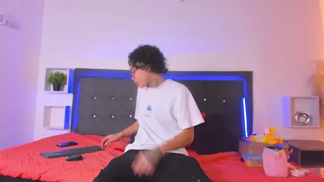 Snapshot of Ale_cuzz chatting on March 17, 2026, 2:53 pm Ale cuzz online show from March 17, 2026, 2:53 pm