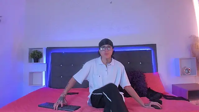 Snapshot of Ale_cuzz chatting on March 27, 2026, 3:56 pm Ale cuzz online show from March 27, 2026, 3:56 pm