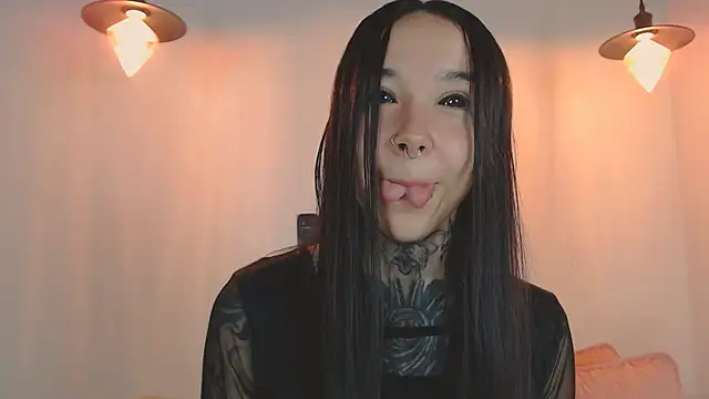alien eyes09 online show from May 12, 2026, 1:36 am
