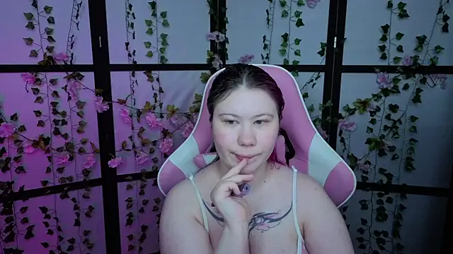 Snapshot of kitsune_little chatting on June 21, 2026, 10:23 pm kitsune little online show from June 21, 2026, 10:23 pm