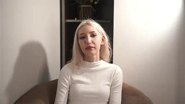 JolineVay online show from February 13, 2026, 5:25 am