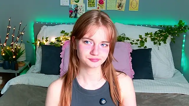 ElfieWhite online show from June 16, 2026, 10:01 pm
